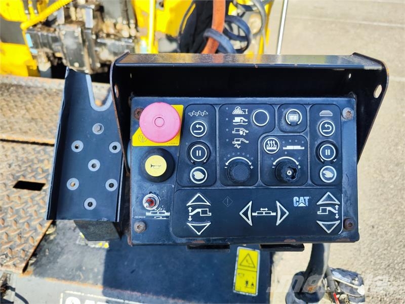 CAT AP300F asfaltutlegger – Cat SE34V – 5 728 timer Entreprenør - Andet