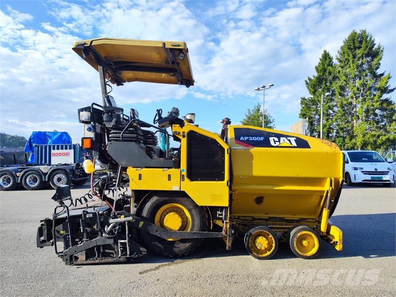 CAT AP300F asfaltutlegger – Cat SE34V – 5 728 timer Entreprenør - Andet