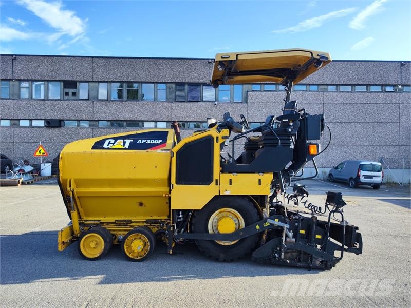 CAT AP300F asfaltutlegger – Cat SE34V – 5 728 timer Entreprenør - Andet