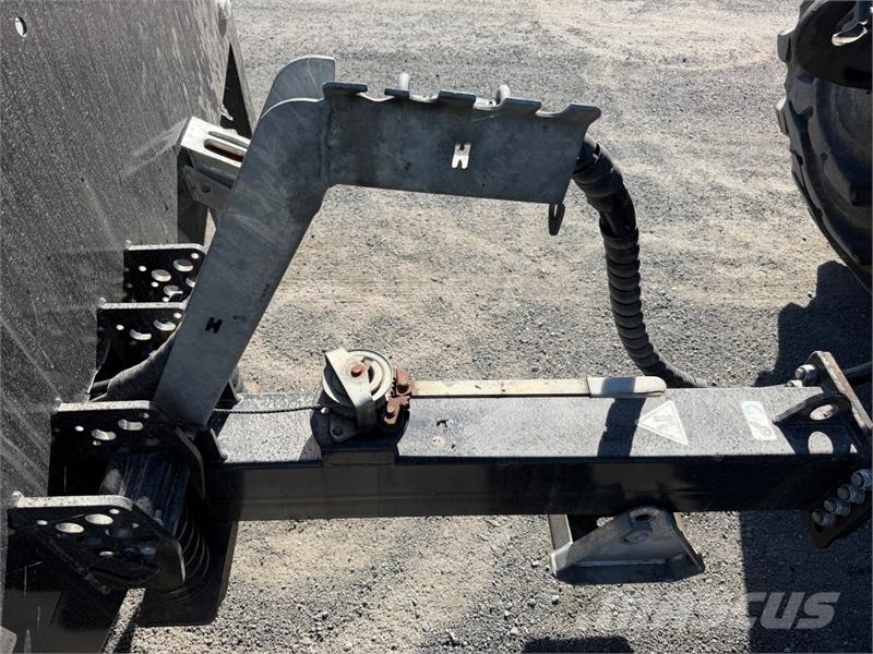 Chieftain 3-akslet maskinhenger for traktor m/kulekobling ملحقات أخرى للجرارات