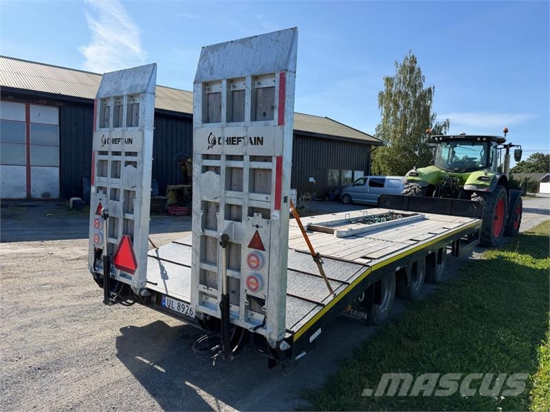 Chieftain 3-akslet maskinhenger for traktor m/kulekobling ملحقات أخرى للجرارات