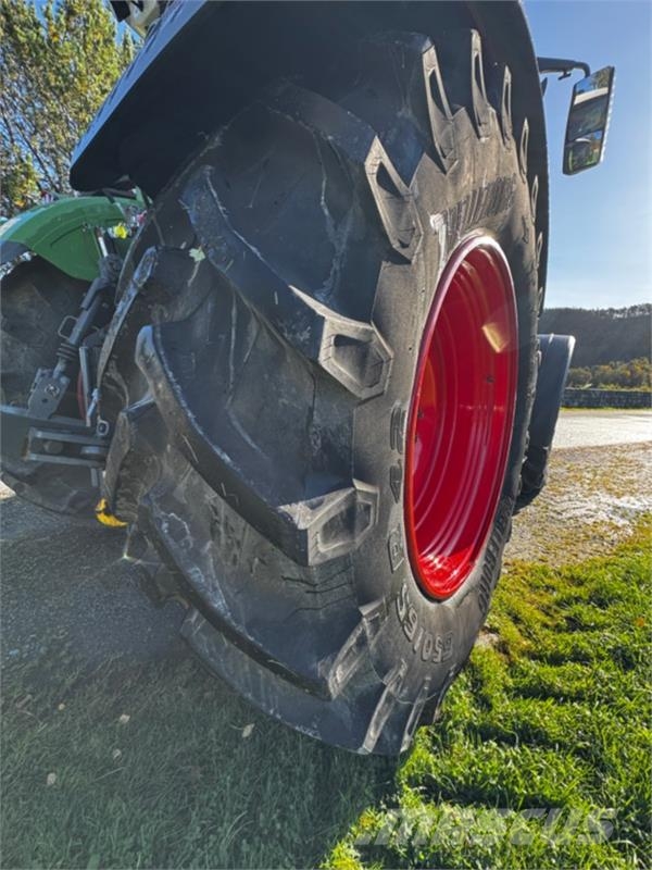 Fendt 724 Vario Profi+ - Spakstyring - Isobus - 50 km/t  Traktorer