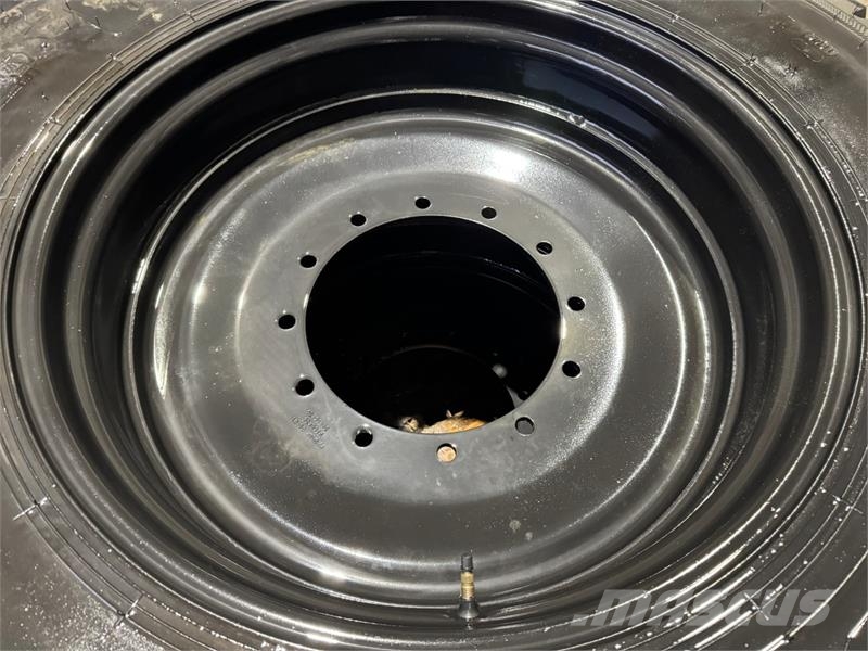 Fendt Nokian vinterhjul 480/80 R34 + 620/80 R42 med pigg Навесное оборудование и запчасти