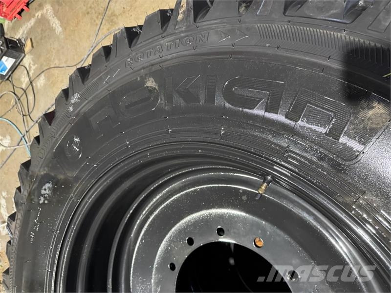 Fendt Nokian vinterhjul 480/80 R34 + 620/80 R42 med pigg Навесное оборудование и запчасти