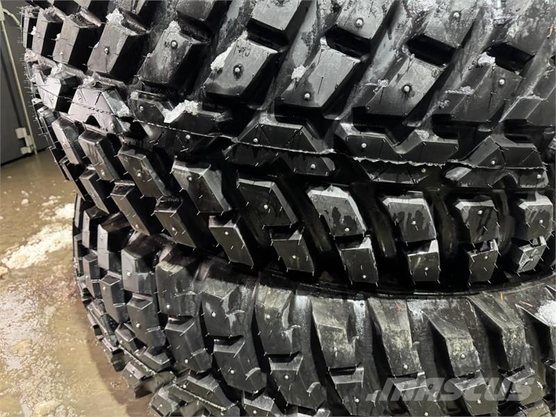 Fendt Nokian vinterhjul 480/80 R34 + 620/80 R42 med pigg Навесное оборудование и запчасти