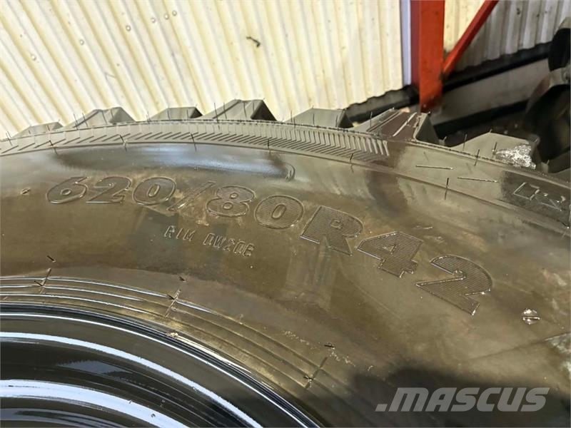 Fendt Nokian vinterhjul 480/80 R34 + 620/80 R42 med pigg Навесное оборудование и запчасти