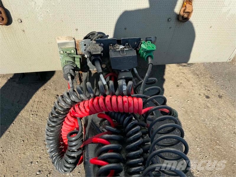 Fliegl 2-akslet henger med Tarfurgo påbygg m/carrier 2 te Muud haagised
