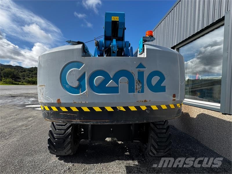 Genie S-85 XC Bomlift 4x4 - selges som delemaskin / rep. Ножничные подъемники
