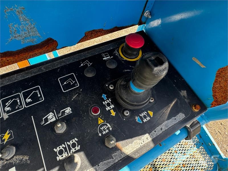 Genie S-85 XC Bomlift 4x4 - selges som delemaskin / rep. Ножничные подъемники