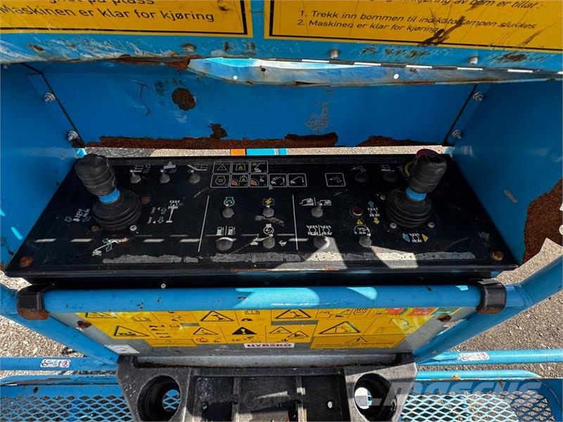 Genie S-85 XC Bomlift 4x4 - selges som delemaskin / rep. Ножничные подъемники