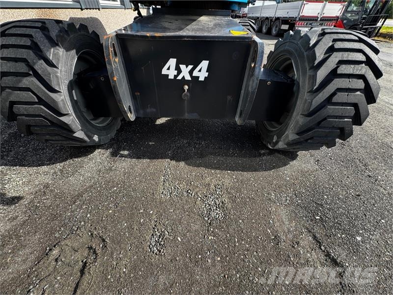 Genie S-85 XC Bomlift 4x4 - selges som delemaskin / rep. Ножничные подъемники