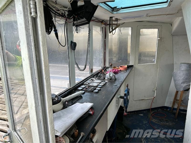 Harding motorisert lekter «Felix» | Kran | Ca. 10 Barche da lavoro, chiatte e pontoni