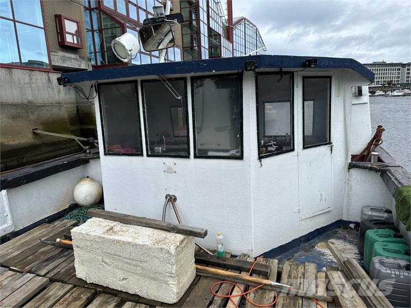 Harding motorisert lekter «Felix» | Kran | Ca. 10 Barche da lavoro, chiatte e pontoni