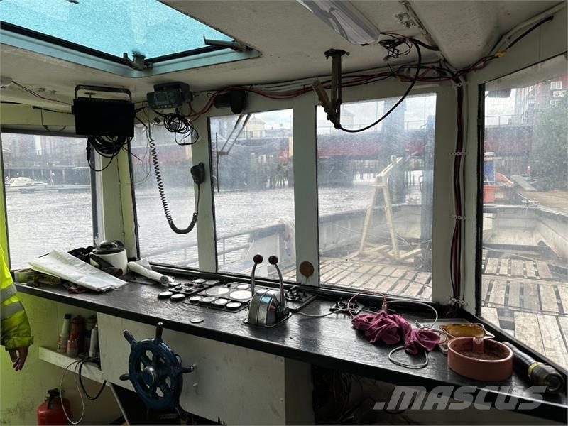 Harding motorisert lekter «Felix» | Kran | Ca. 10 Barche da lavoro, chiatte e pontoni