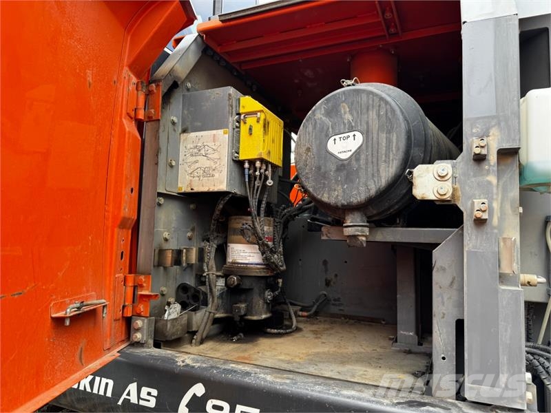 Hitachi Zaxis 300LC Crawler excavators