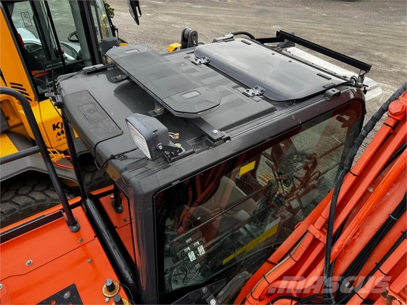 Hitachi Zaxis 300LC Crawler excavators