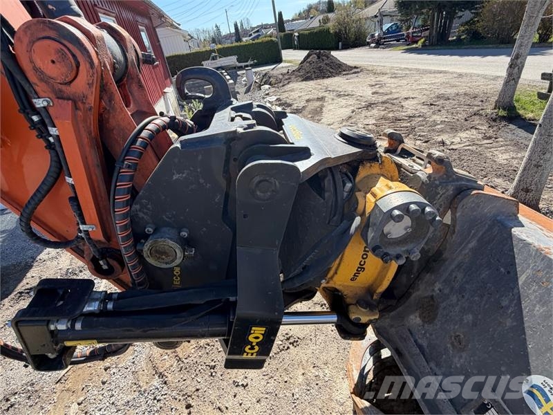 Hitachi ZX85US-6 beltegraver - Engcon tiltrotator med EC-O Escavadeiras de esteiras
