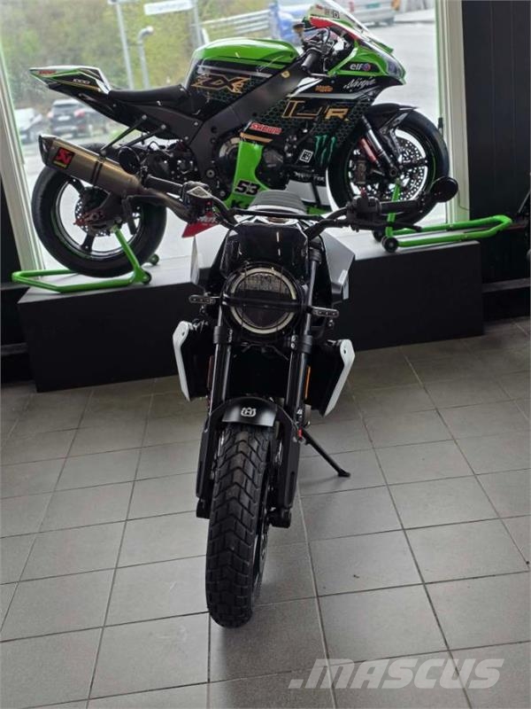 Husqvarna Svartpilen 801 Voiture