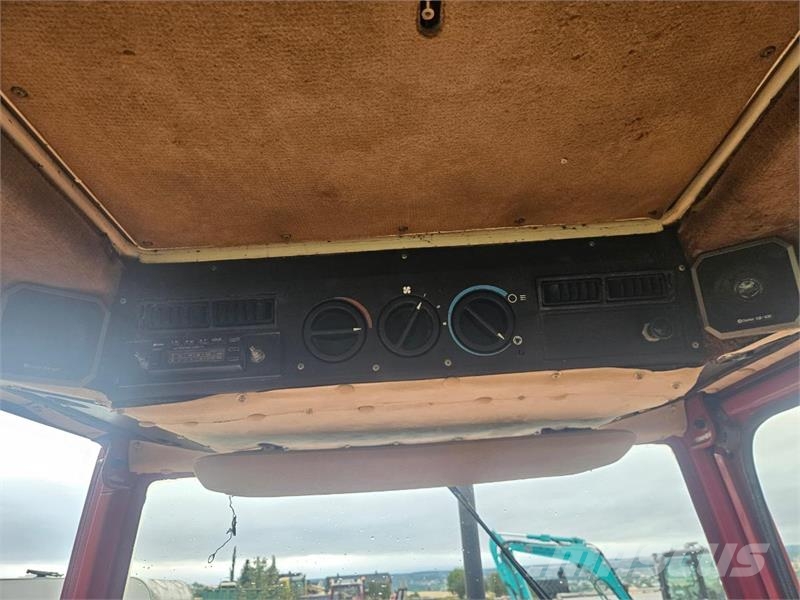 International 585 XL 2WD Tratores Agrícolas usados