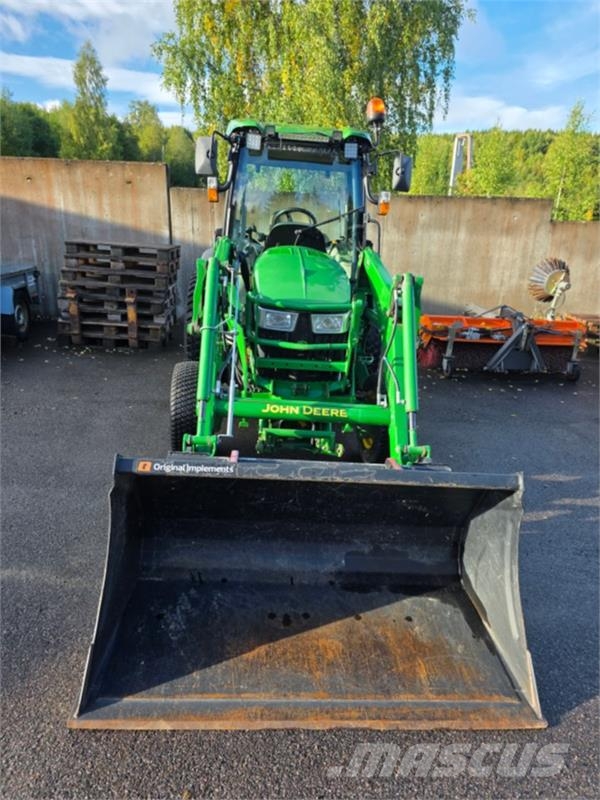 John Deere 4066R Traktorer