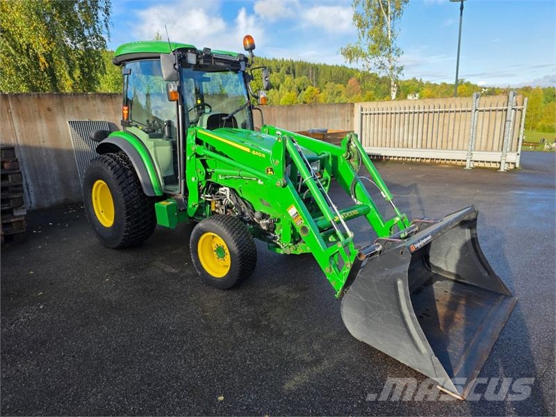 John Deere 4066R Traktorer