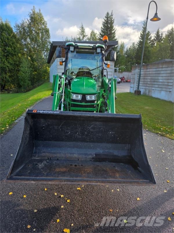 John Deere 4066R Traktorer