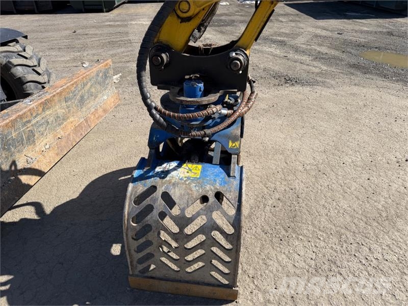 Komatsu PW98 MR Hjulgraver med knekkbom, skjær, støttelabb Crawler excavators