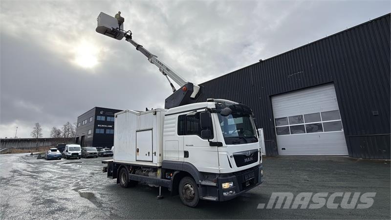 MAN liftbil med verkstedinnredning – nylig EU-godkjent شاحنات أخرى