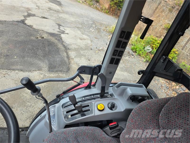 Massey Ferguson 1740 M Tractoren