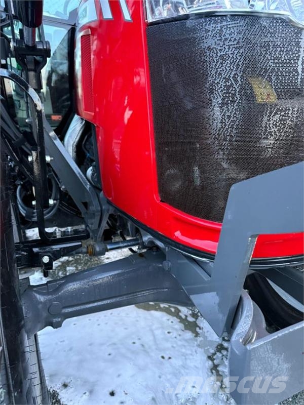 Massey Ferguson 5711 Traktorji