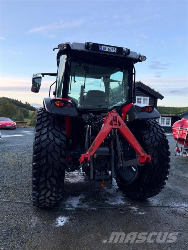 Massey Ferguson 5711 Traktorji