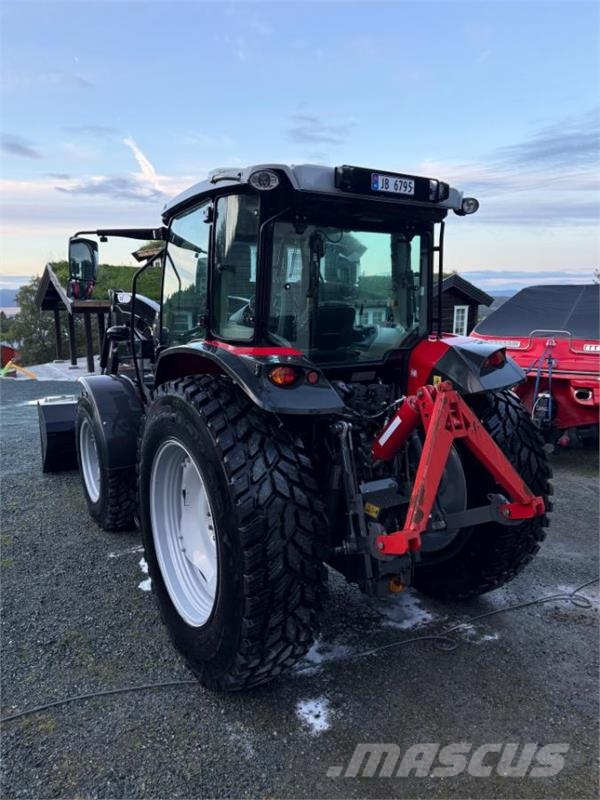 Massey Ferguson 5711 Traktorji