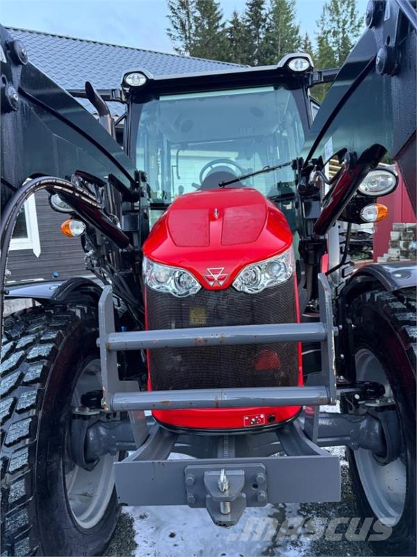 Massey Ferguson 5711 Traktorji