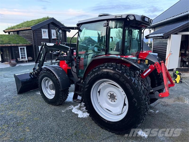 Massey Ferguson 5711 Traktorji