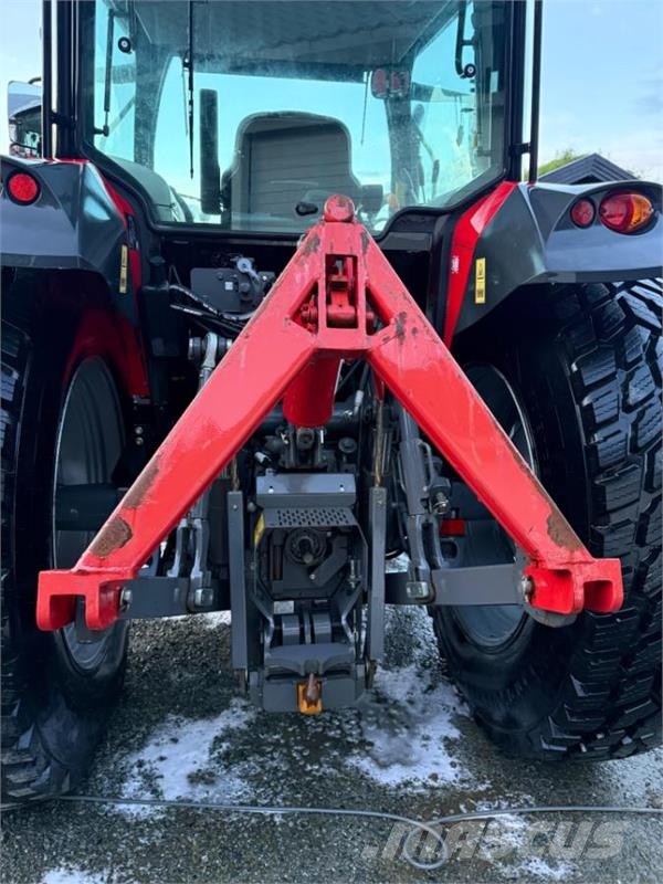 Massey Ferguson 5711 Traktorji