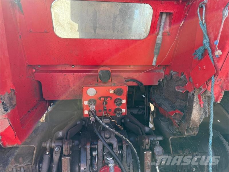 Massey Ferguson 690 Traktori