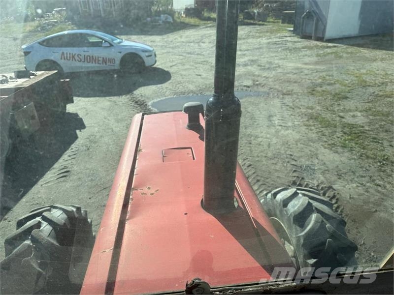 Massey Ferguson 690 Traktori