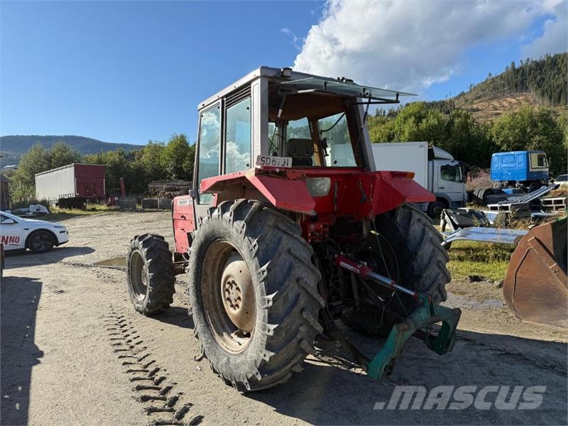 Massey Ferguson 690 Traktori