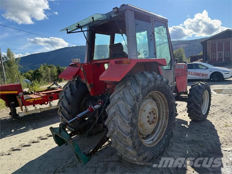 Massey Ferguson 690 Traktori
