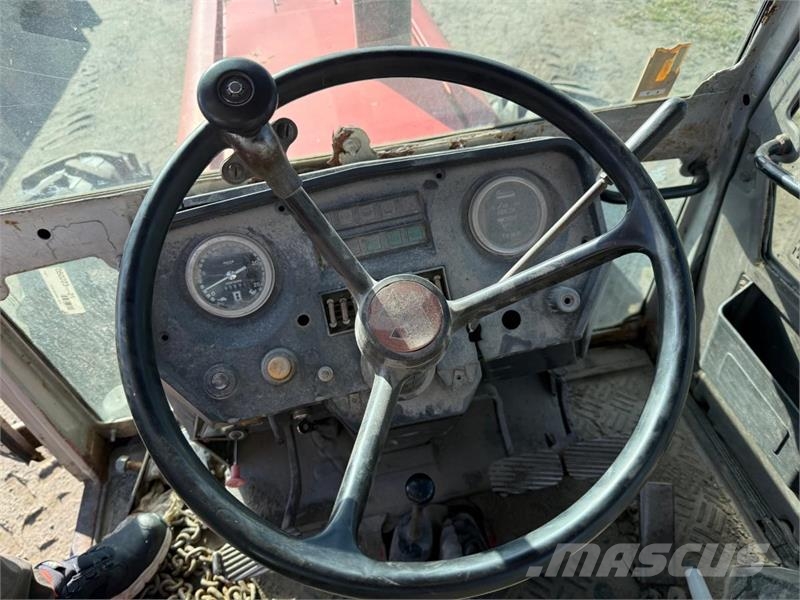 Massey Ferguson 690 Traktori