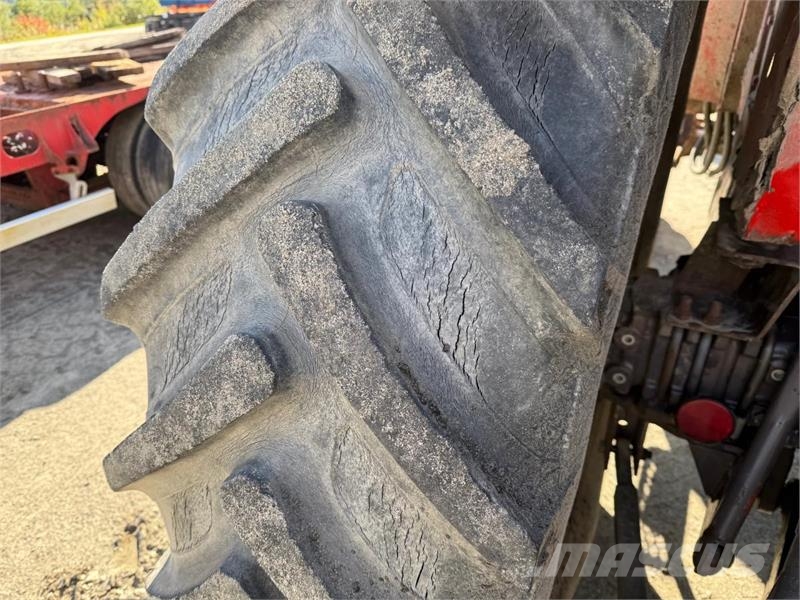 Massey Ferguson 690 Traktori