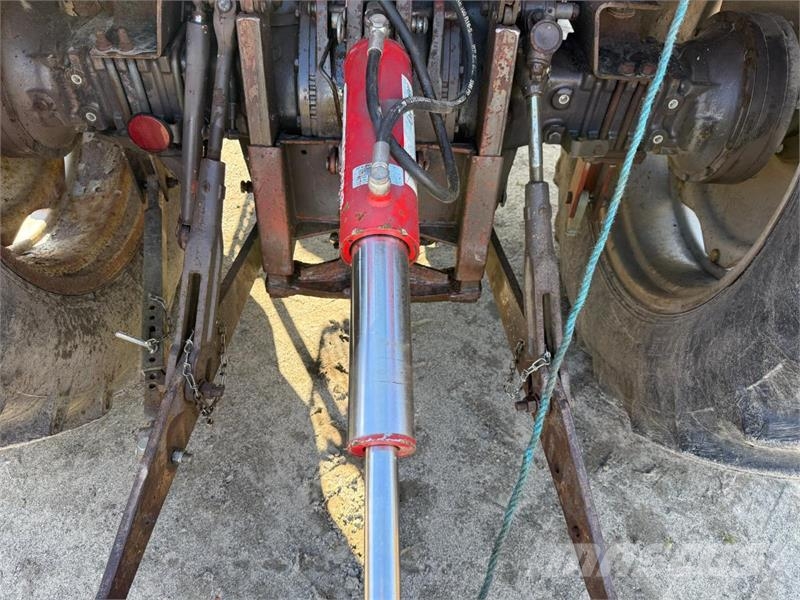 Massey Ferguson 690 Traktori