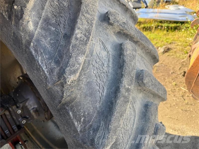 Massey Ferguson 690 Traktori