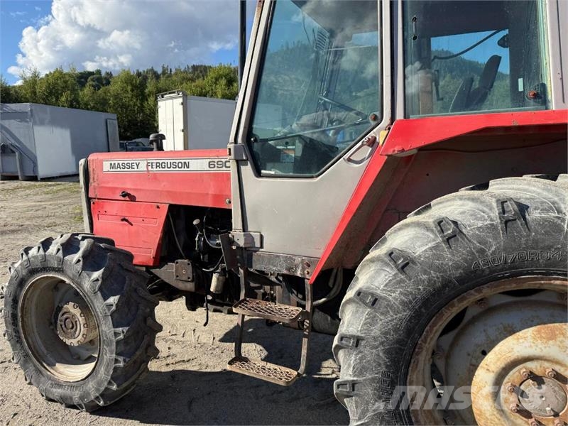 Massey Ferguson 690 Traktori