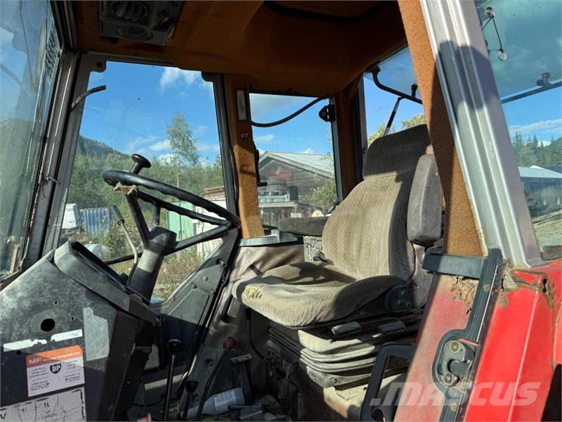 Massey Ferguson 690 Traktori
