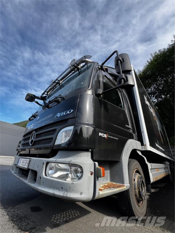 Mercedes-Benz 818L Camiones con caja de remolque