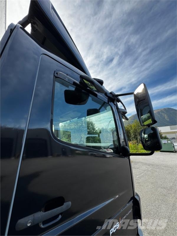 Mercedes-Benz 818L Camiones con caja de remolque