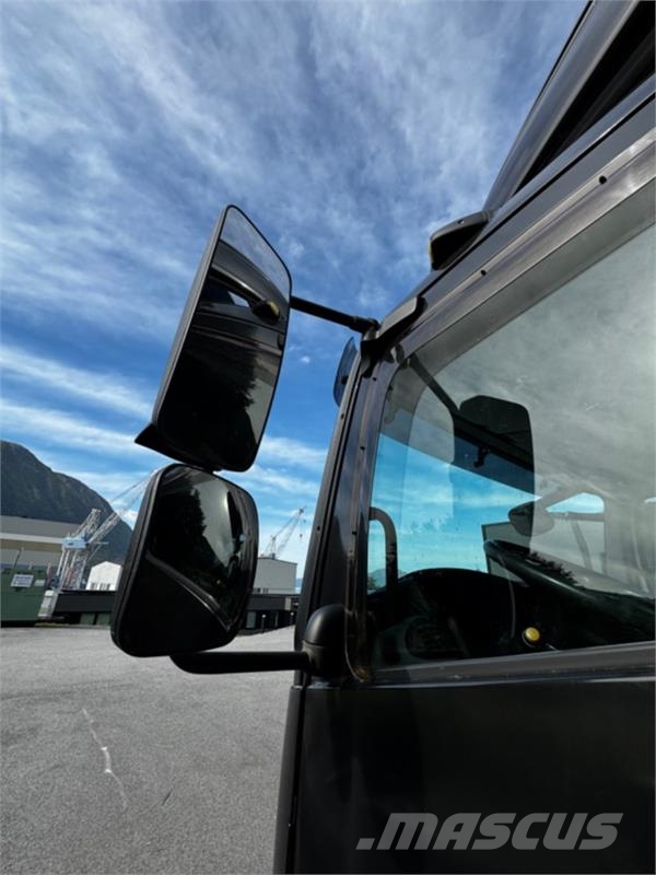 Mercedes-Benz 818L Camiones con caja de remolque