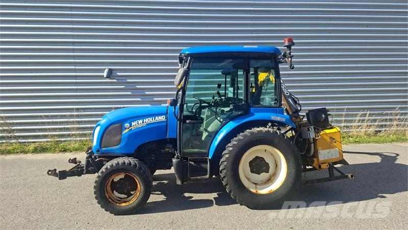 New Holland Boomer 50 med div redskap Traktorji