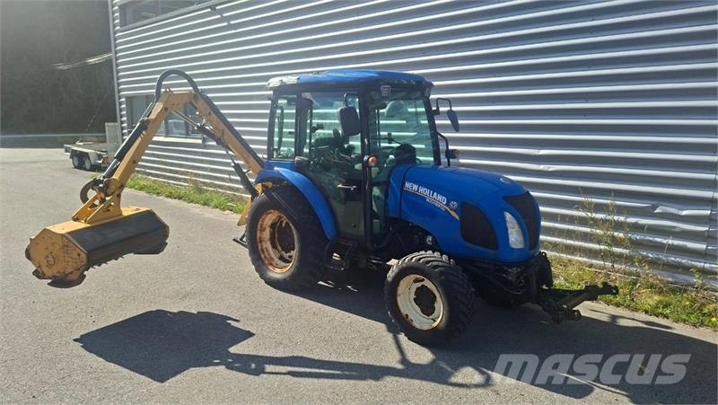 New Holland Boomer 50 med div redskap Traktorji